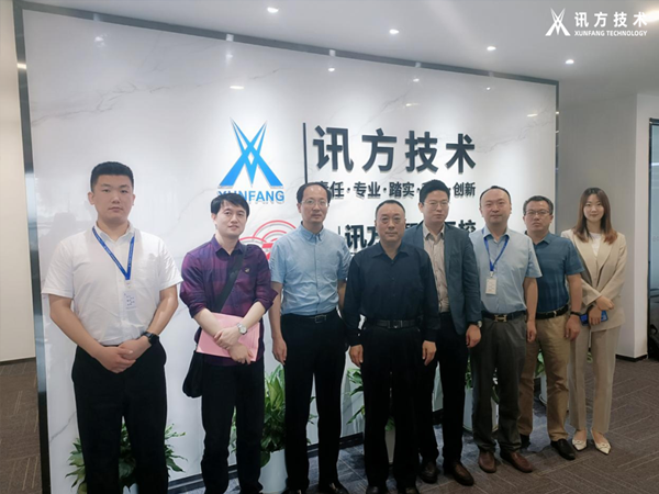 武汉职业技术学院校党委副书记何让波一行莅临PA视讯官网技术武汉基地